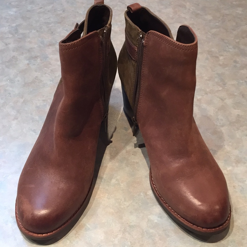 Sperry leather and suede ankle boots